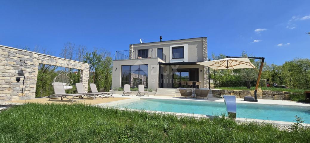 ISTRIA, MOTOVUN, SURROUNDINGS - Beautiful villa in front of a green zone with a panoramic view and c