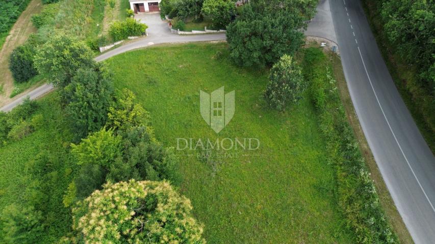 Pićan, spacious building plot in a beautiful location