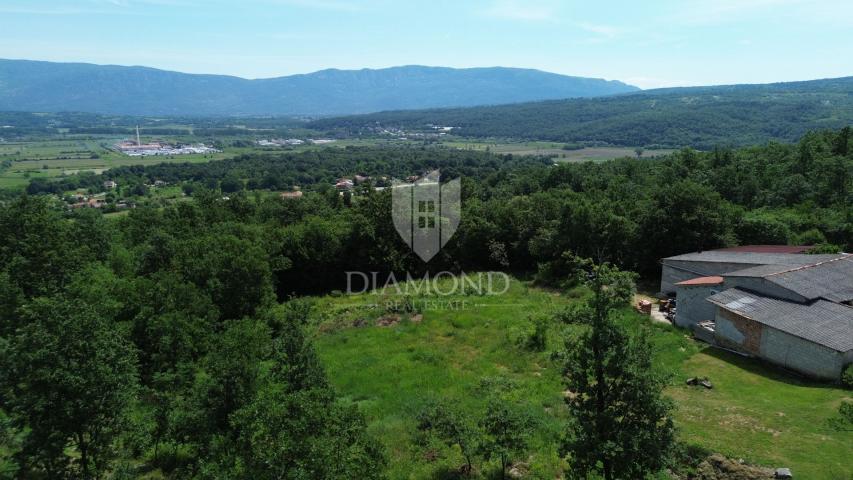 Pićan, spacious building plot in a beautiful location