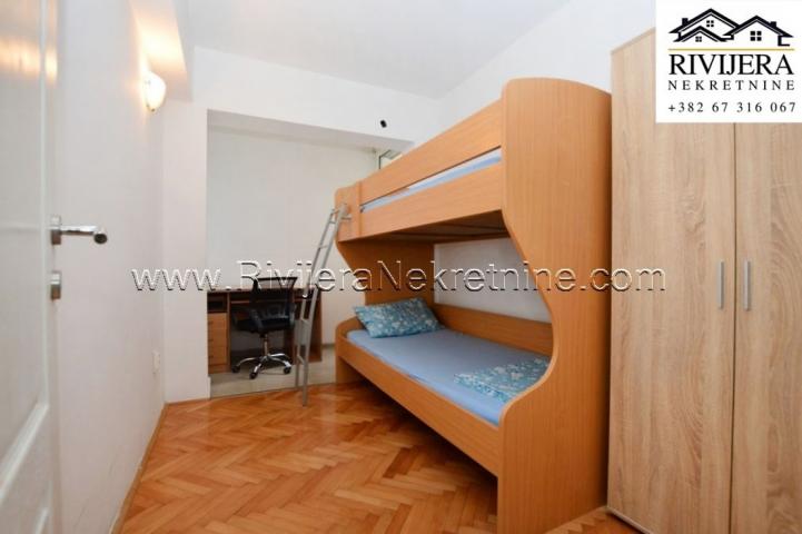 Two-bedroom apartment in Herceg Novi Karaca