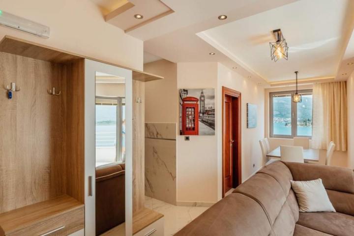 Two-bedroom apartment with sea view, 64 m2, Obala Đurašević