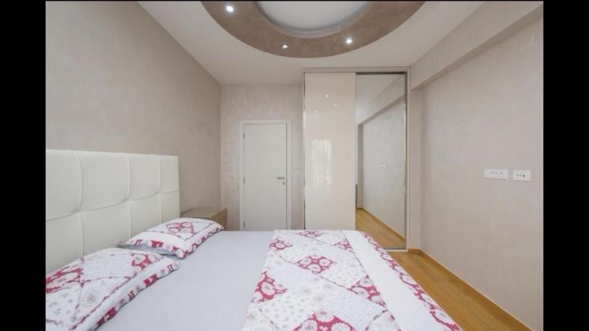 For rent: Two-bedroom apartment 81 m2, Kotor