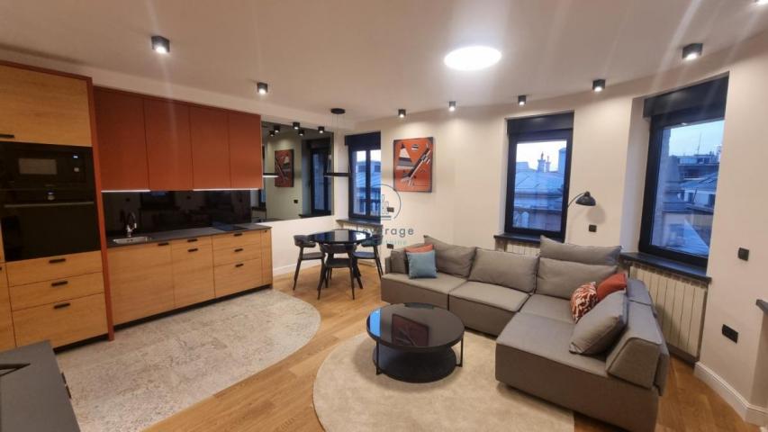 Lux, Knez Mihailova, Cara Lazara, 60 m2