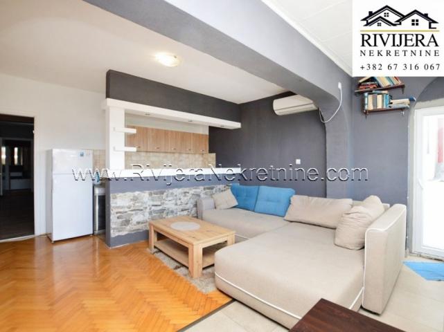 Two-bedroom apartment in Herceg Novi Karaca