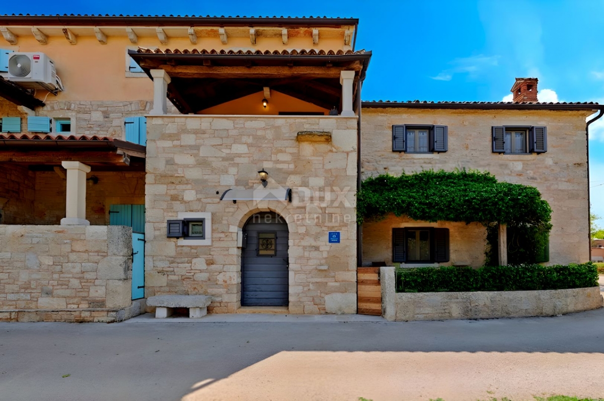 ISTRIA, MARČANA - Two stone houses with a swimming pool