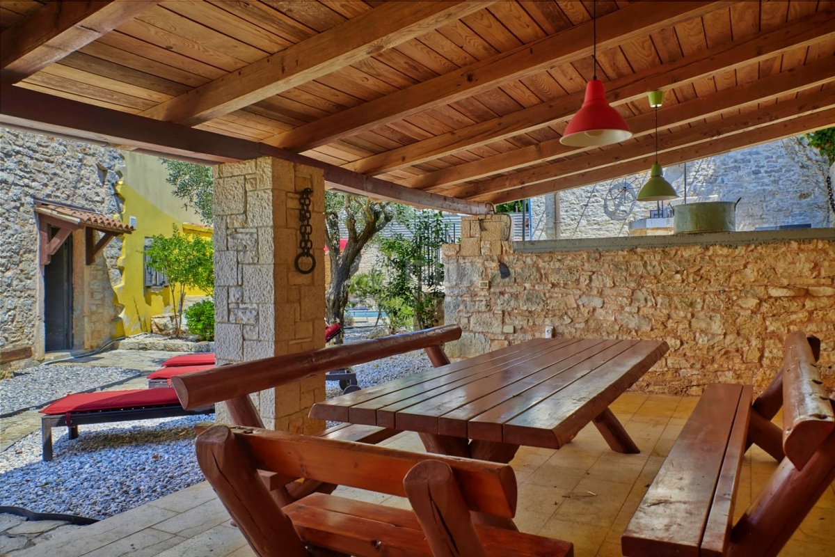 ISTRIA, MARČANA - Two stone houses with a swimming pool