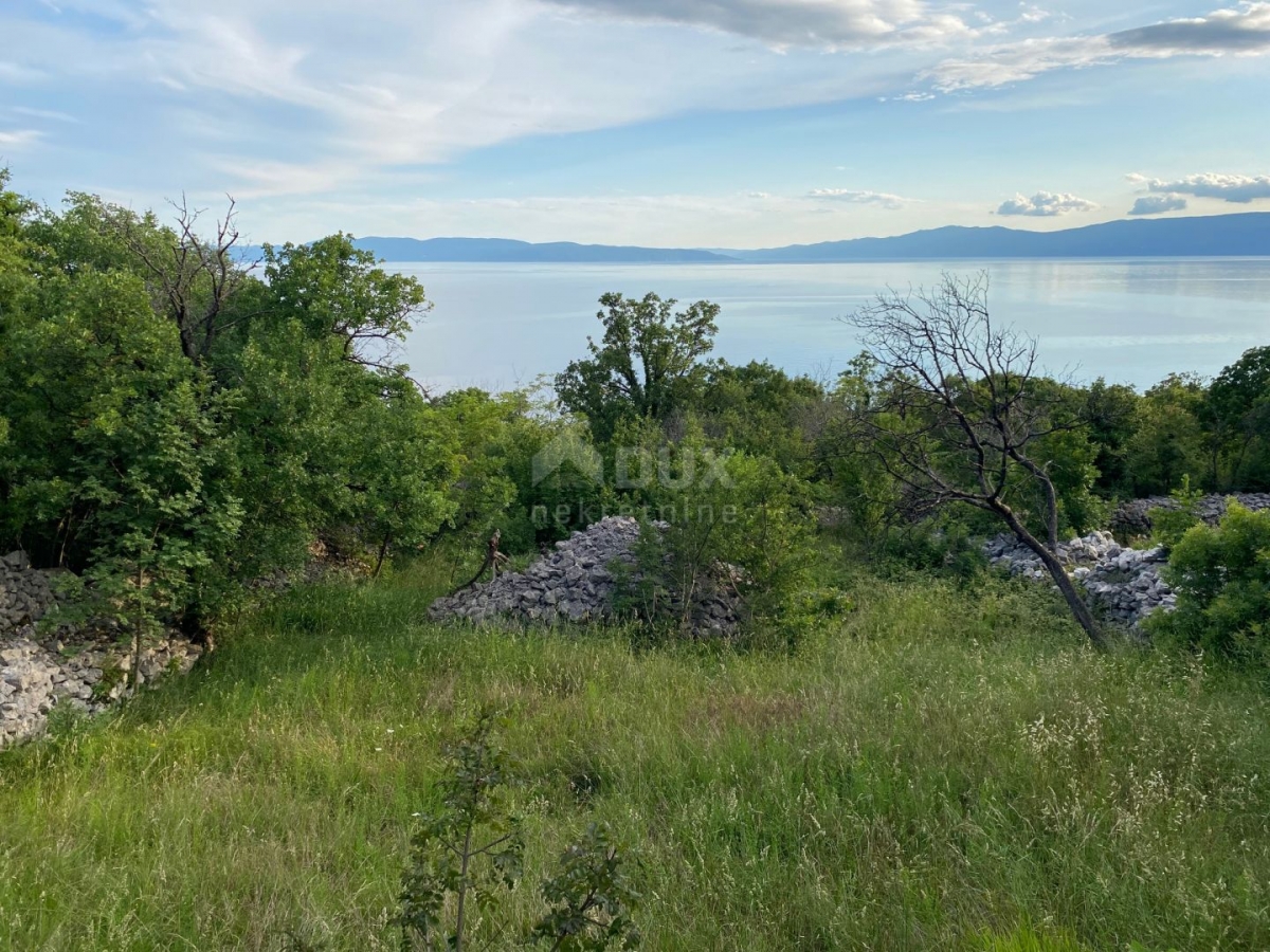 RIJEKA, KOSTRENA – Grundstück 2.106 m2 mit Meerblick – nur 230 Meter vom Meer entfernt! GELEGENHEIT!