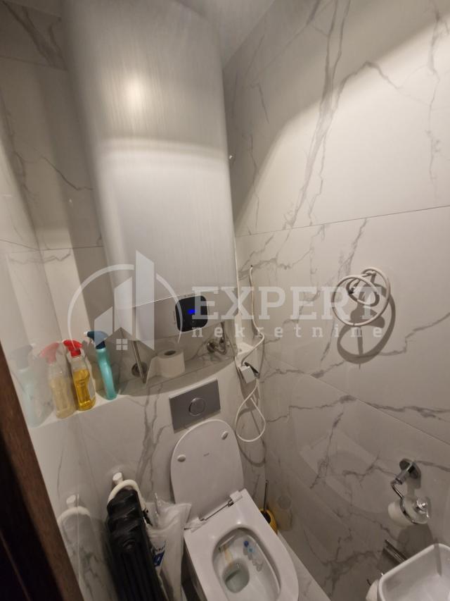 LUX trosobni stan 78 m2, centar