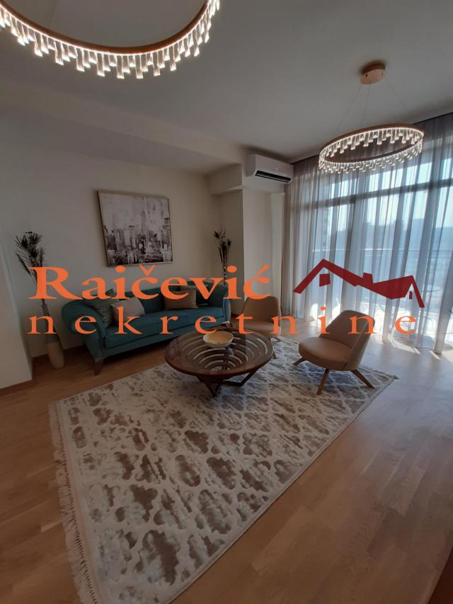 SAVSKI VENAC BEOGRAD NA VODI 82m2 , T , 390000e