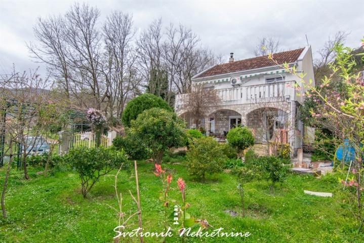 Porodicna kuca sa pogledom na more – Bijela, Herceg Novi