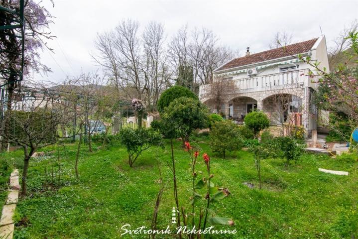 Porodicna kuca sa pogledom na more – Bijela, Herceg Novi