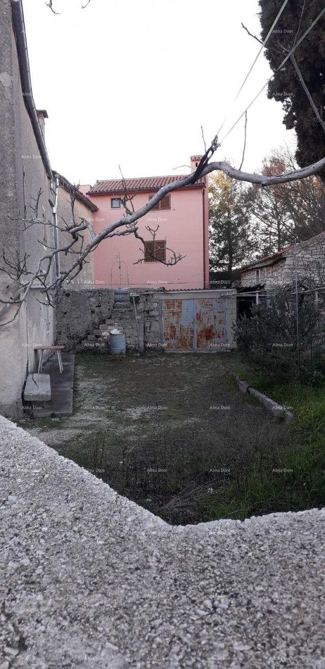 House Istrian house for sale for renovation, Krnica