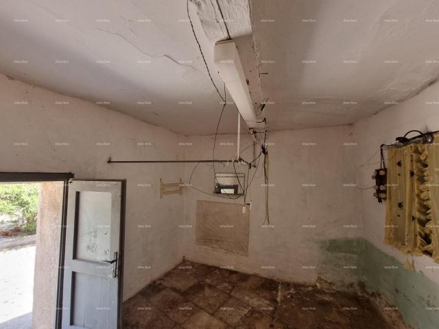 House Istrian house for sale for renovation, Krnica