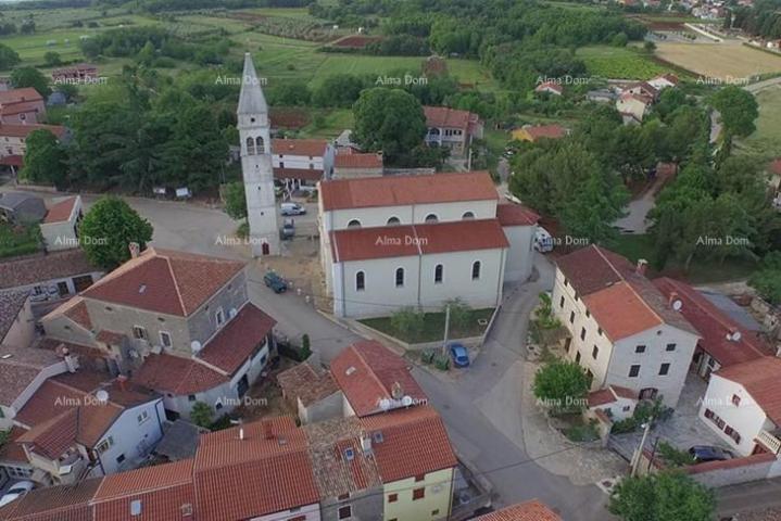 Građevinsko zemljište Prodajemo građevinsko zemljište u Labincima. 