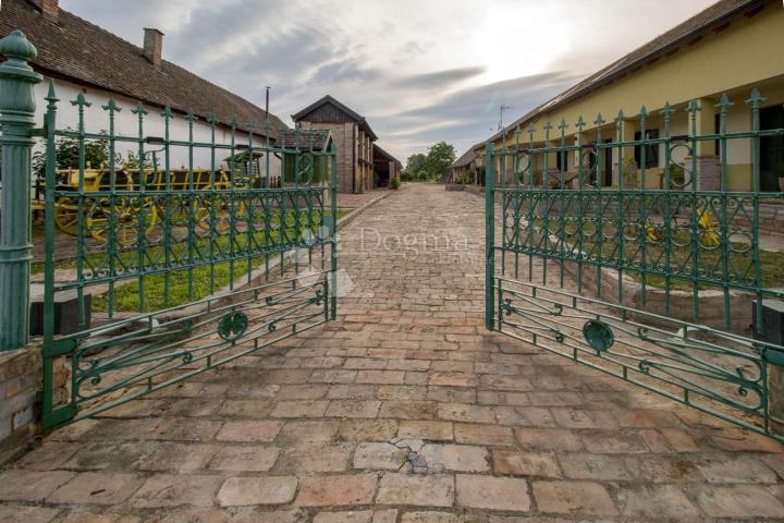 Haus Karanac, Kneževi Vinogradi, Kolodvorska ulica, 353,92m2