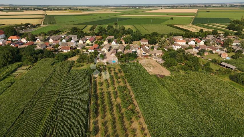 Haus Karanac, Kneževi Vinogradi, Kolodvorska ulica, 353,92m2