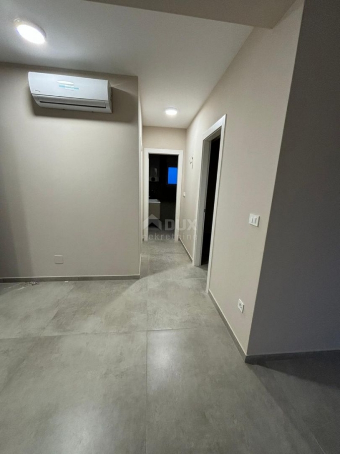 ZADAR, PRIVLAKA - Moderne Wohnung 130 m vom Meer entfernt, S3