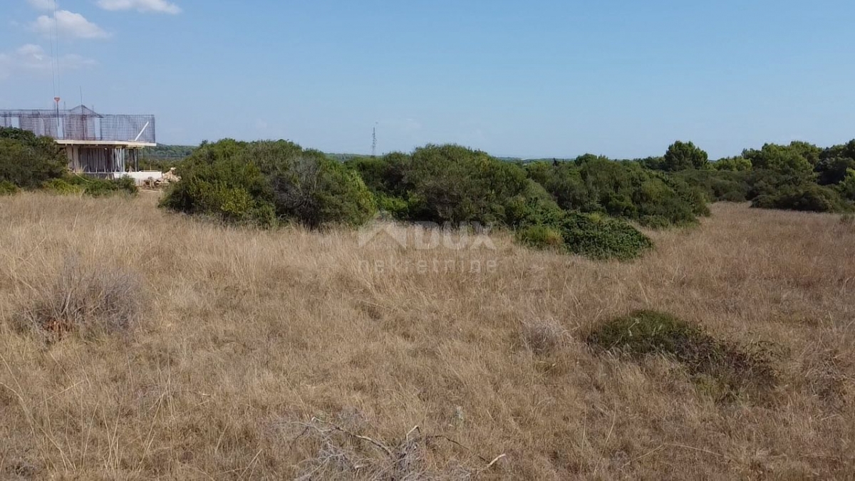 ISTRA, BANJOLE - Građevinski teren za stanove ili vilu za odmor!