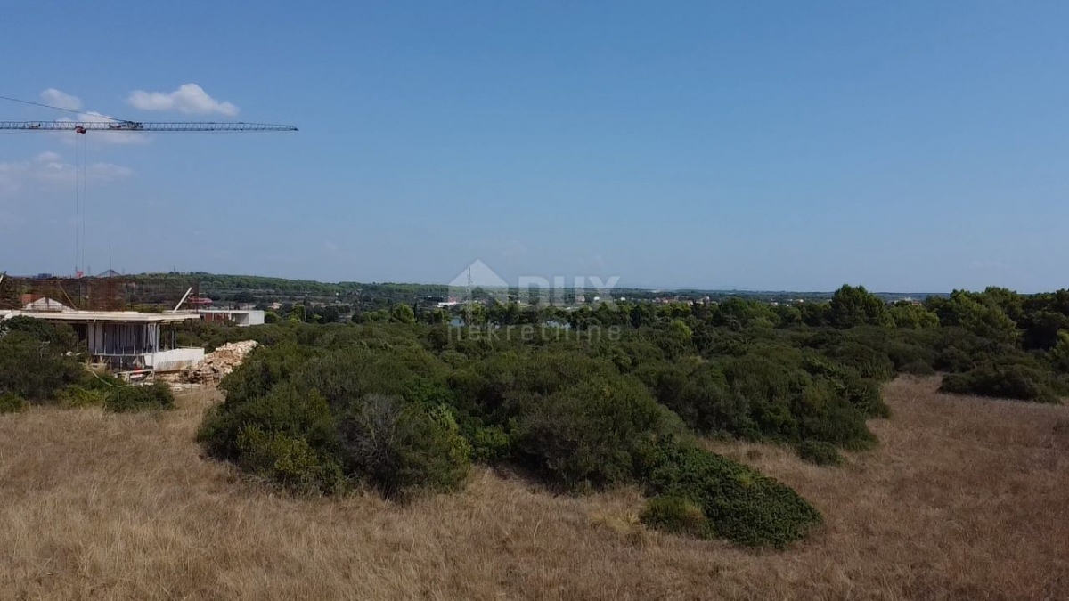 ISTRA, BANJOLE - Građevinski teren za stanove ili vilu za odmor!