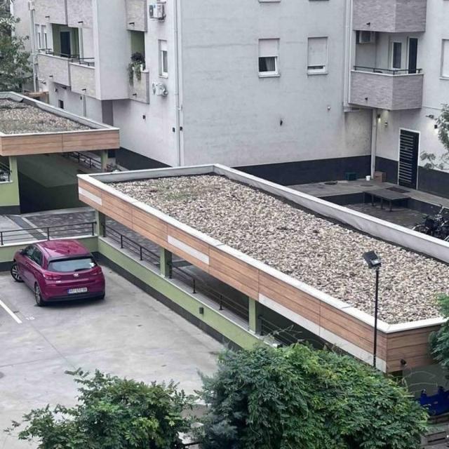 Parking mesto-Nova Detelinara-odlično