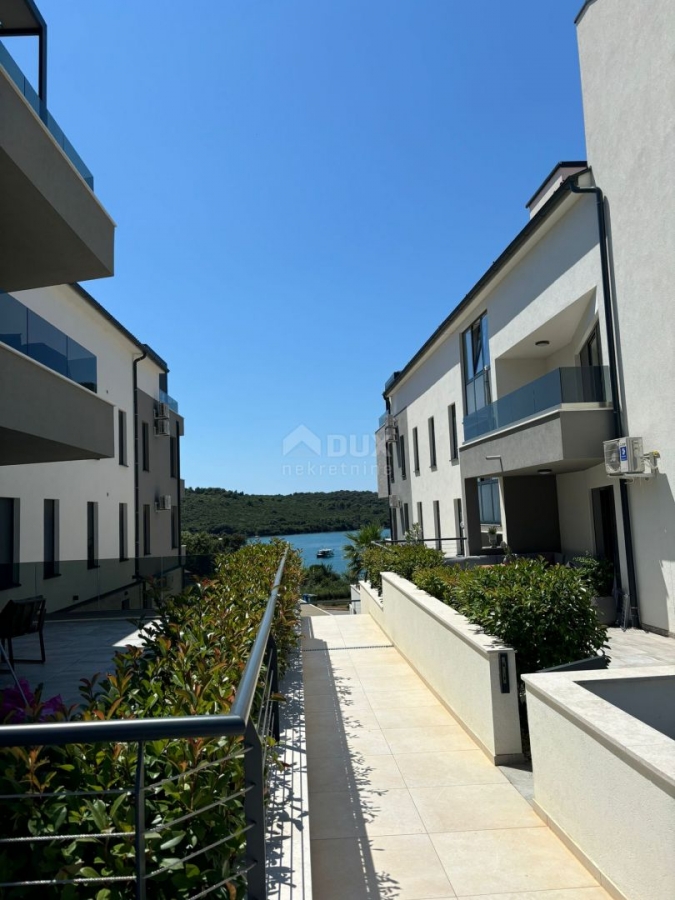 ISTRIA, MEDULIN - Luxury apartment first row to the sea with terrace and pool!