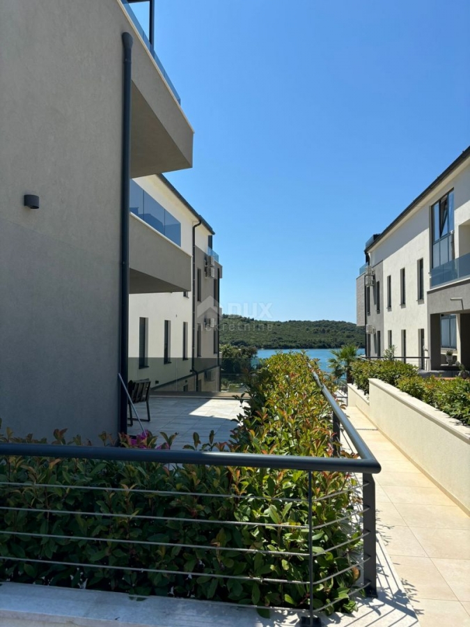 ISTRIA, MEDULIN - Luxury apartment first row to the sea with terrace and pool!