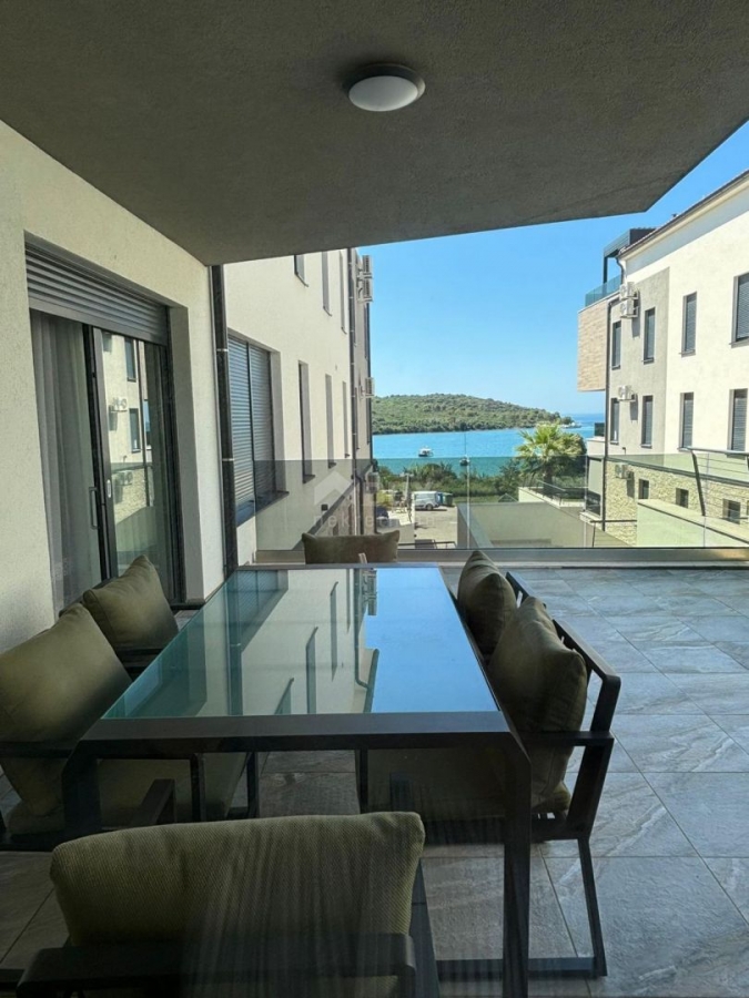 ISTRIA, MEDULIN - Luxury apartment first row to the sea with terrace and pool!