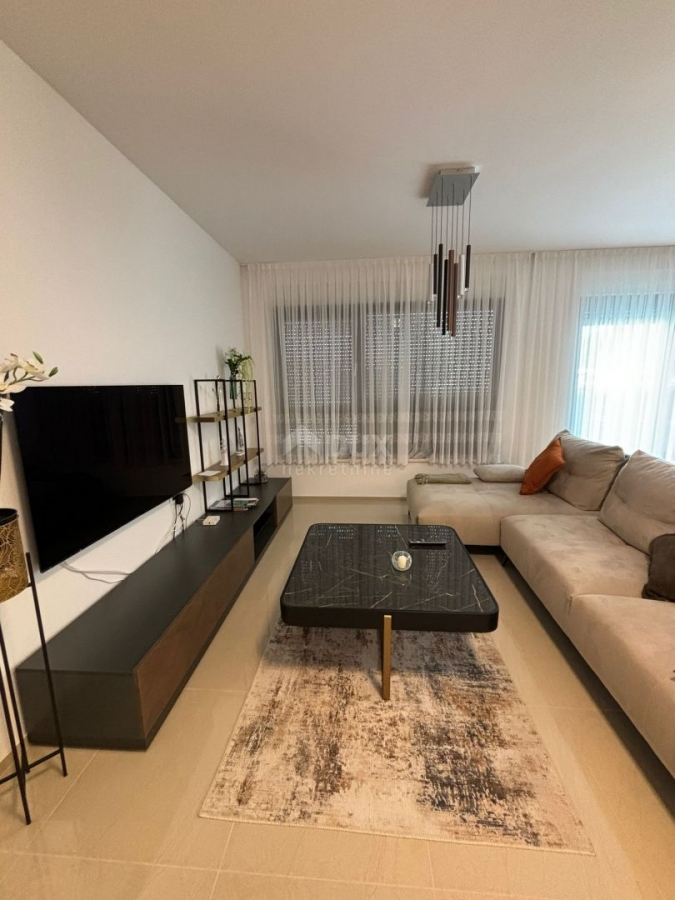 ISTRIEN, MEDULIN - Luxusapartment in erster Reihe zum Meer mit Terrasse und Pool!