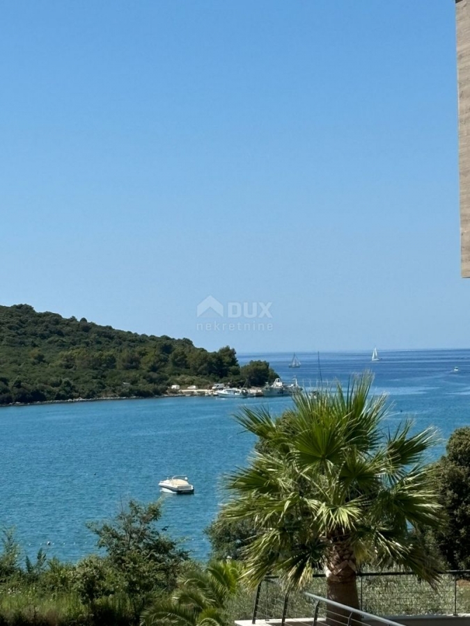 ISTRIA, MEDULIN - Luxury apartment first row to the sea with terrace and pool!