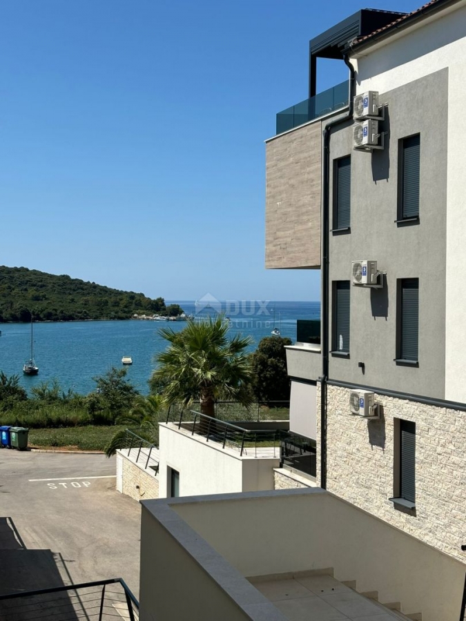 ISTRIA, MEDULIN - Luxury apartment first row to the sea with terrace and pool!