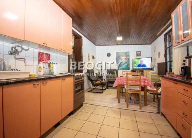 Stari grad, Studentski trg, Studenski trg, 2. 5, 51m2, 215000EUR