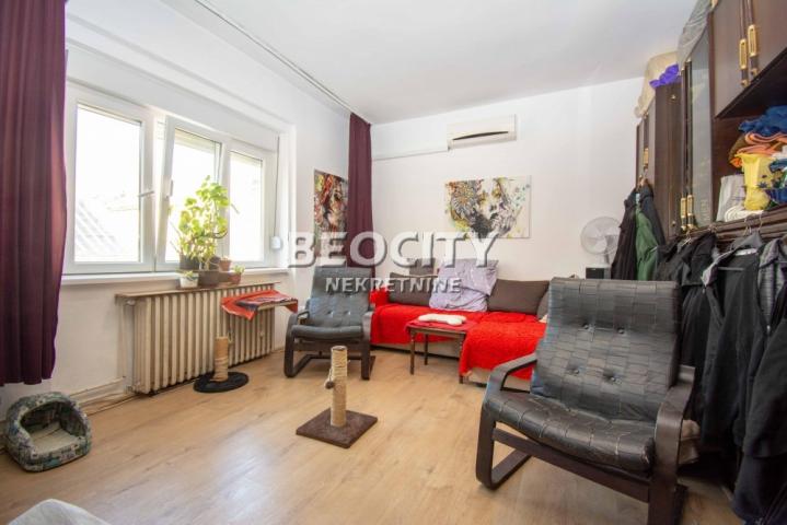 Stari grad, Studentski trg, Studenski trg, 2. 5, 51m2, 215000EUR