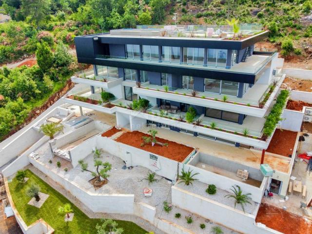 OPATIJA, CENTER - 217m2 of luxury with its own pool in a new building above the center of Opatija, v