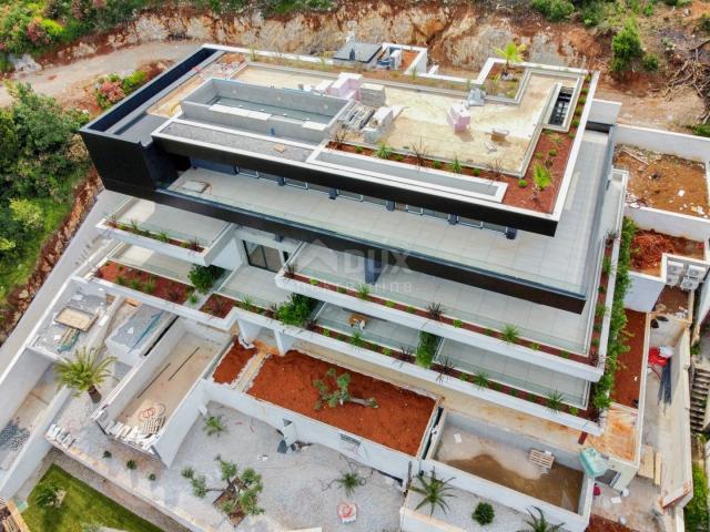 OPATIJA, CENTER - 217m2 of luxury with its own pool in a new building above the center of Opatija, v