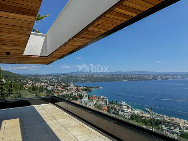 OPATIJA, CENTAR - jedinstveni penthouse s krovnim bazenom iznad centra Opatije, garaža, panoramski p