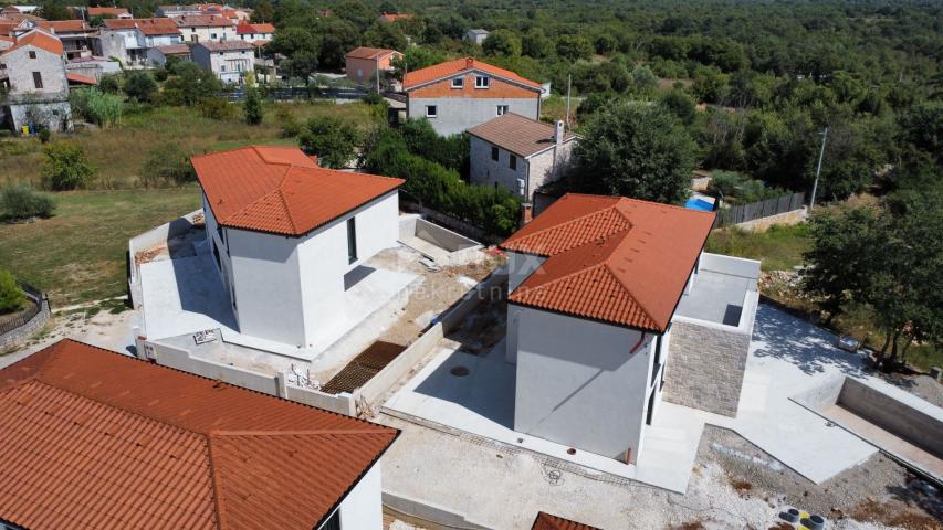 ISTRA, POREČ-Moderna vila s bazenom u izgradnji