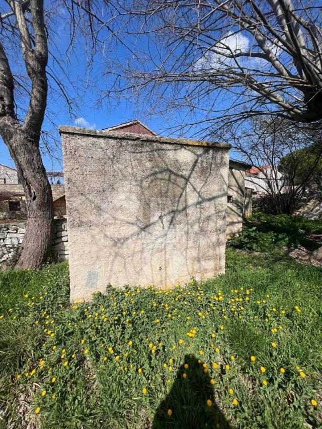 ISTRIEN, SVETVINČENAT - Steinhaus mit Baugrundstück