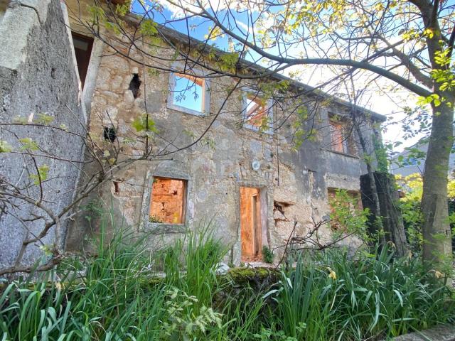 RIJEKA, VIŠKOVO - house for adaptation + garden! OPPORTUNITY!!!