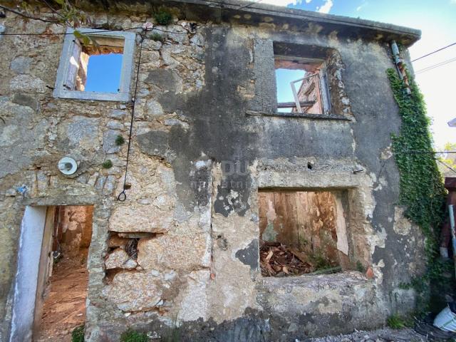 RIJEKA, VIŠKOVO - house for adaptation + garden! OPPORTUNITY!!!