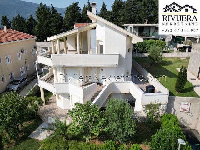 Three-story house with sea view Baosic Herceg Novi