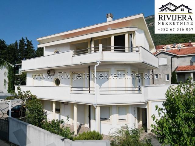 Three-story house with sea view Baosic Herceg Novi