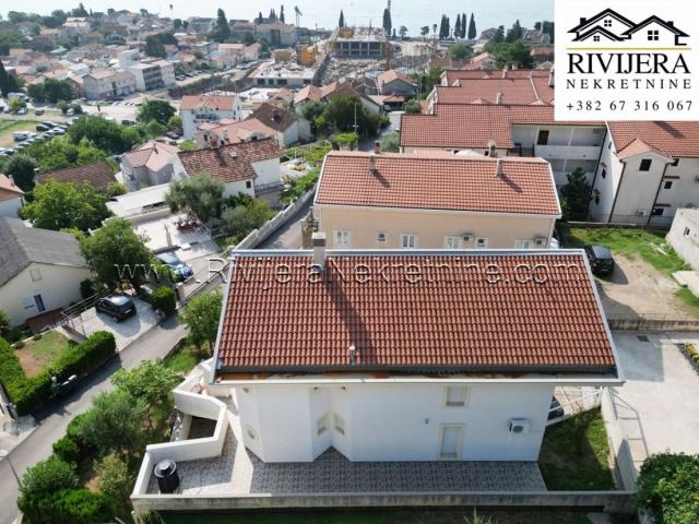 Three-story house with sea view Baosic Herceg Novi