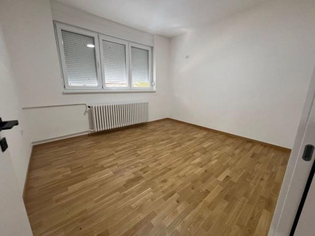 Ovaj prelepi stan od 52 m² nalazi se na izuzetnoj lokaciji na Keju u Novom Sadu!