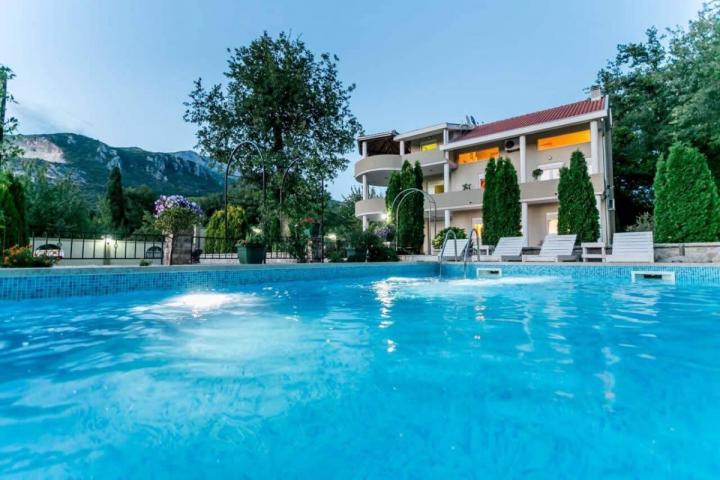 Luxury Villa for sale in Herceg Novi, 398 m2, 6 bedrooms, outdoor pool