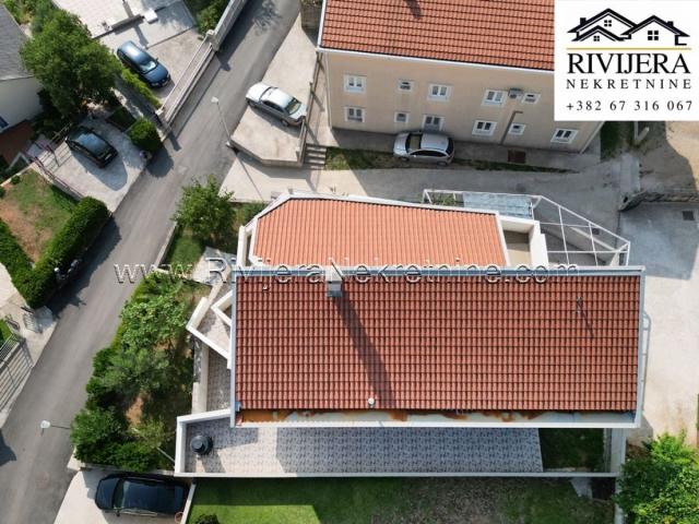 Three-story house with sea view Baosic Herceg Novi