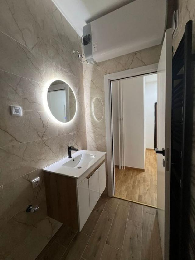 Ovaj prelepi stan od 52 m² nalazi se na izuzetnoj lokaciji na Keju u Novom Sadu!