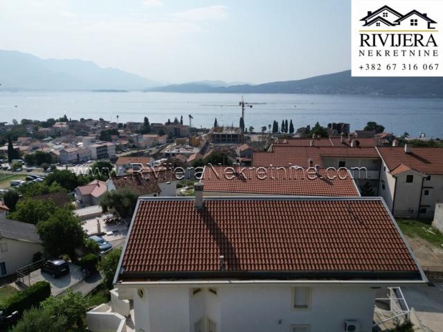 Three-story house with sea view Baosic Herceg Novi