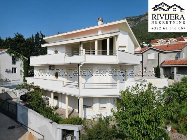 Three-story house with sea view Baosic Herceg Novi