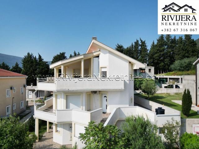 Three-story house with sea view Baosic Herceg Novi