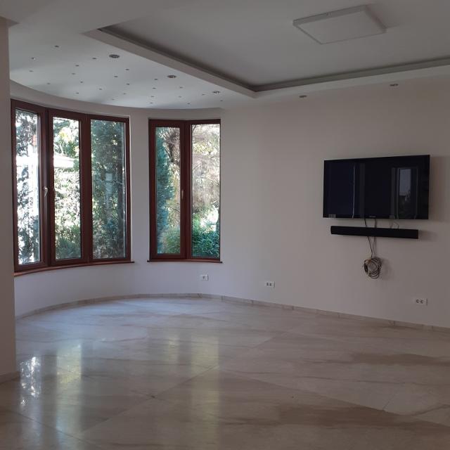 CUKARICA BANOVO BRDO 360m2 , 3500e